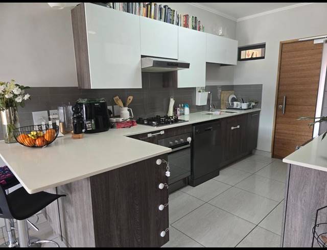 3 BEDROOM APARTMENT FOR SALE IN GLEN MARAIS